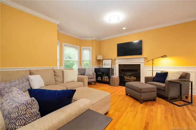 $4,300 | 160 Glenbrook Road, Unit 1A, Stamford, CT 06902