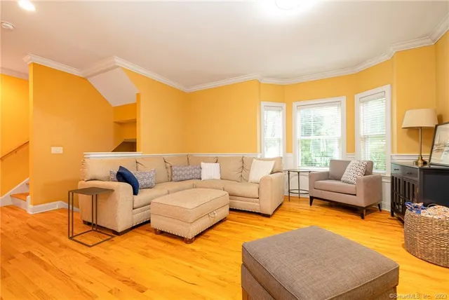 $4,300 | 160 Glenbrook Road, Unit 1A, Stamford, CT 06902