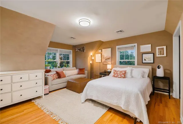 $4,300 | 160 Glenbrook Road, Unit 1A, Stamford, CT 06902