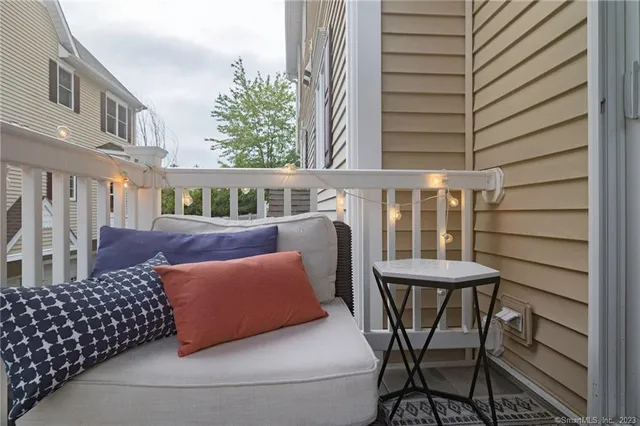 $4,300 | 160 Glenbrook Road, Unit 1A, Stamford, CT 06902