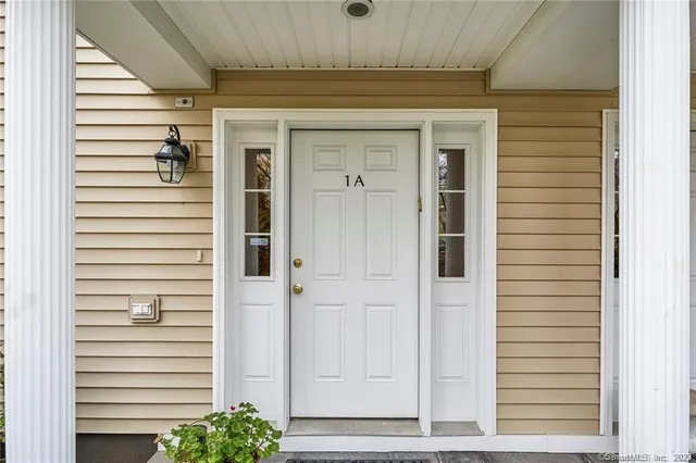 $4,300 | 160 Glenbrook Road, Unit 1A, Stamford, CT 06902