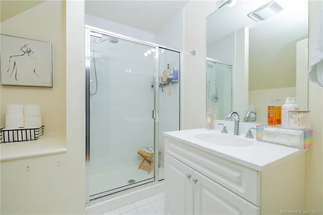 $4,300 | 160 Glenbrook Road, Unit 1A, Stamford, CT 06902