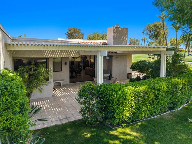 a view of a outdoor space in front of a house
