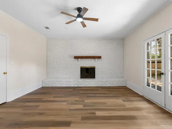a view of empty room with a ceiling fan and window