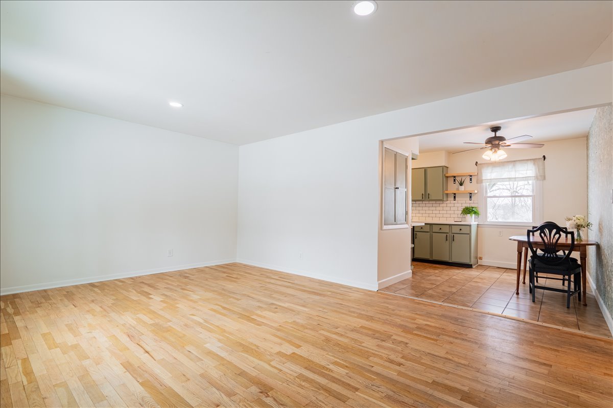 202 Tanner Street Bloomington, IL 61701 - Photo 5 of 39