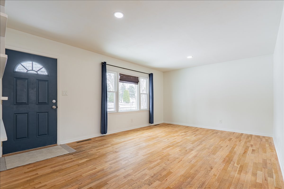 202 Tanner Street Bloomington, IL 61701 - Photo 6 of 39