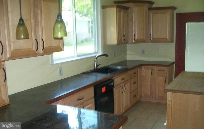 855 Seneca Park Road Baltimore, MD 21220 - Photo 4 of 12 Kitchen