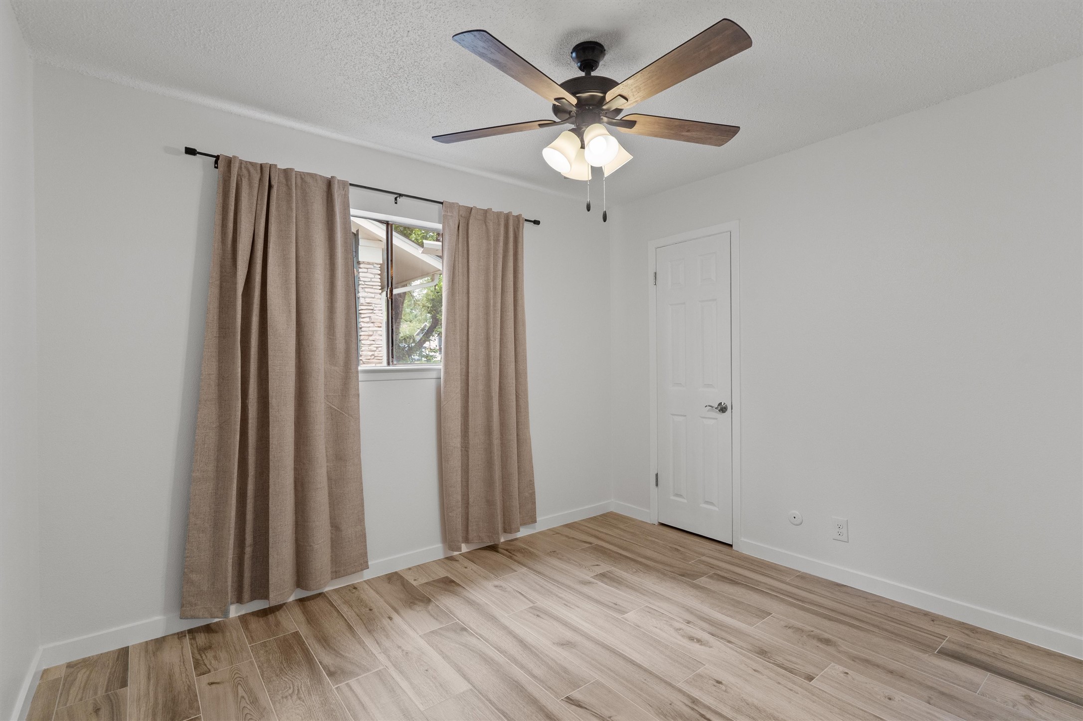 703 Huntingdon Place Austin, TX 78745 - Photo 19 of 28