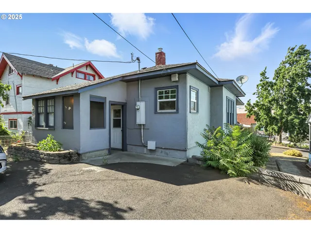 $389,900 | 1014 East 7th Street, The Dalles, OR 97058
