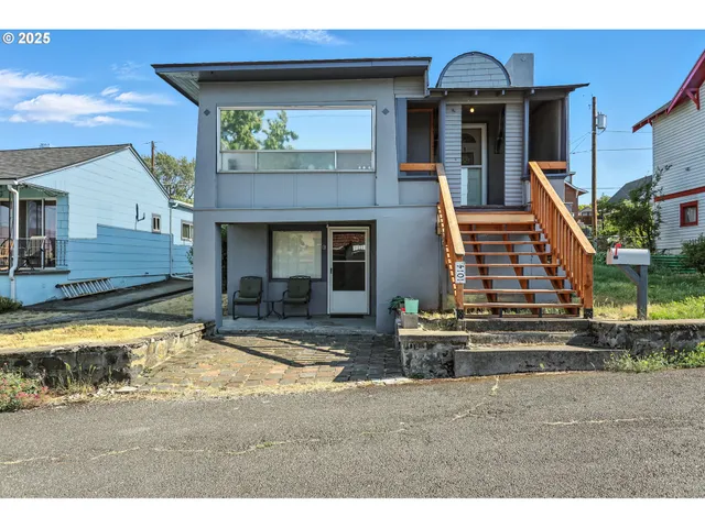$389,900 | 1014 East 7th Street, The Dalles, OR 97058
