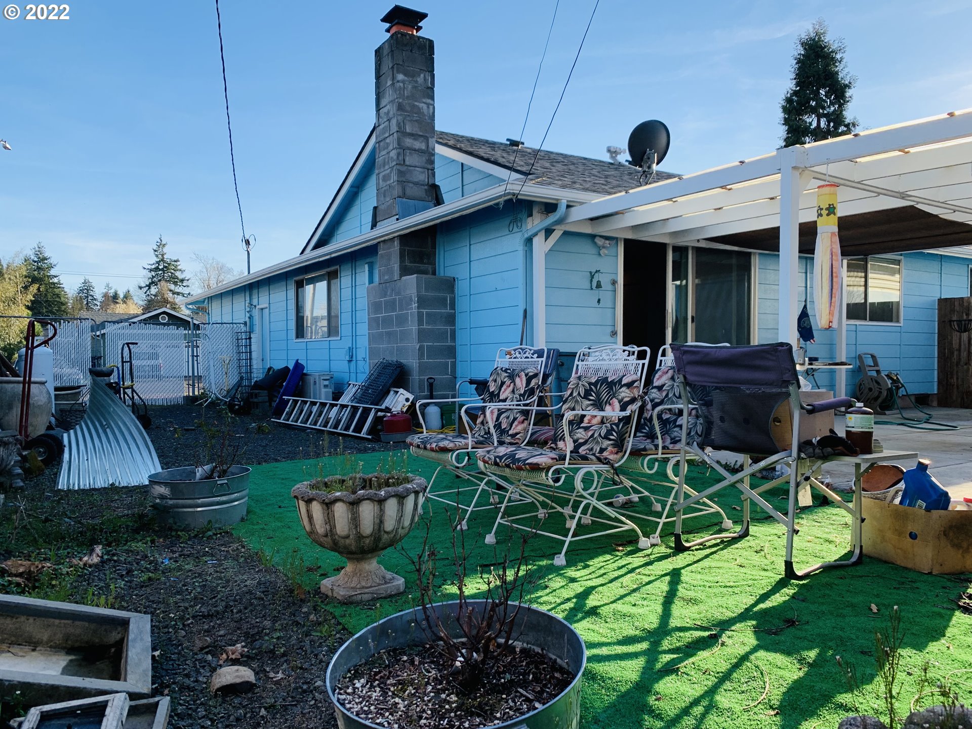 458 West Olympic Street Springfield, OR 97477 - Photo 3 of 23 a front view of a house with garden