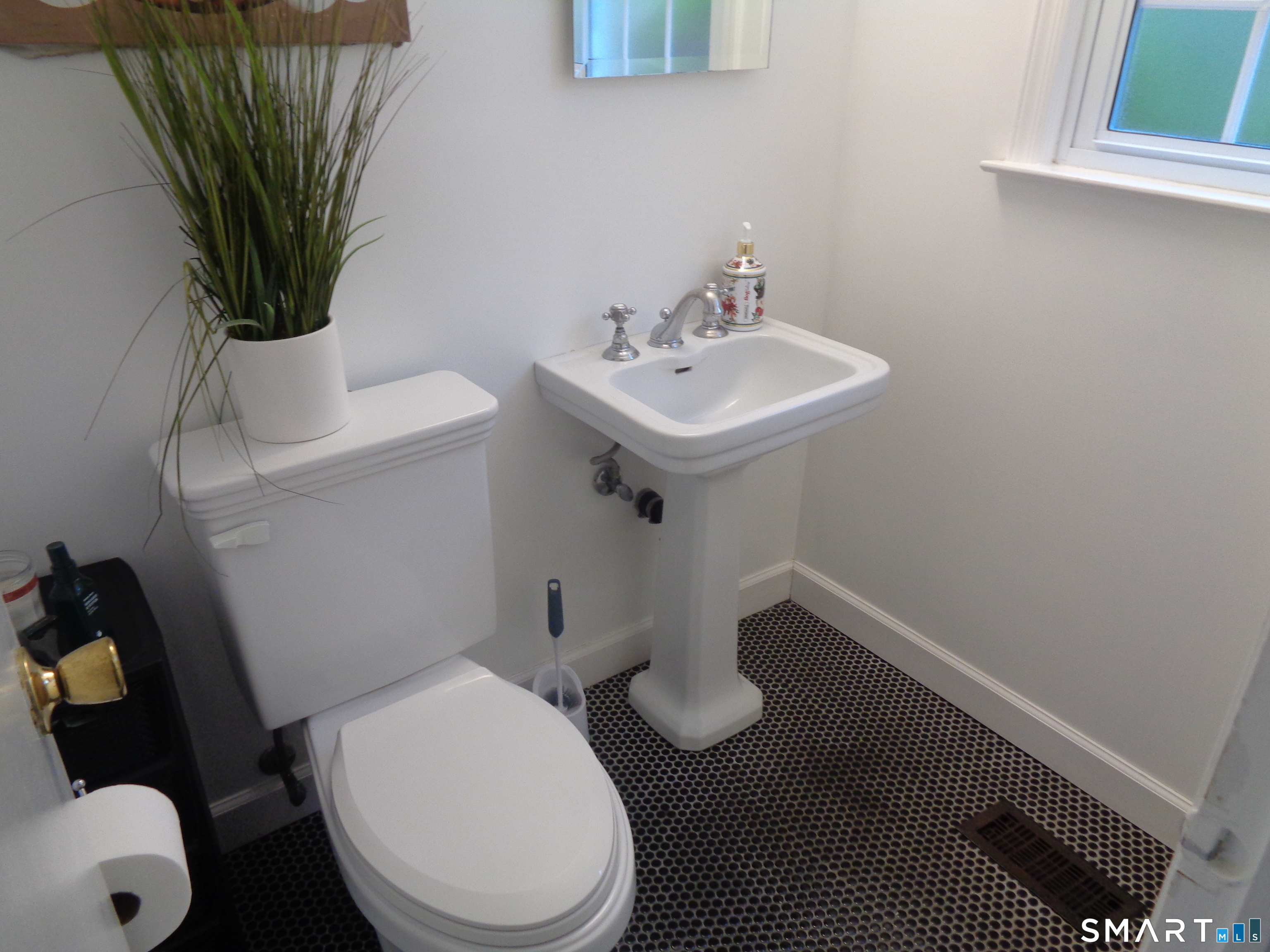 151 Sun Dance Road Stamford, CT 06905 - Photo 13 of 19