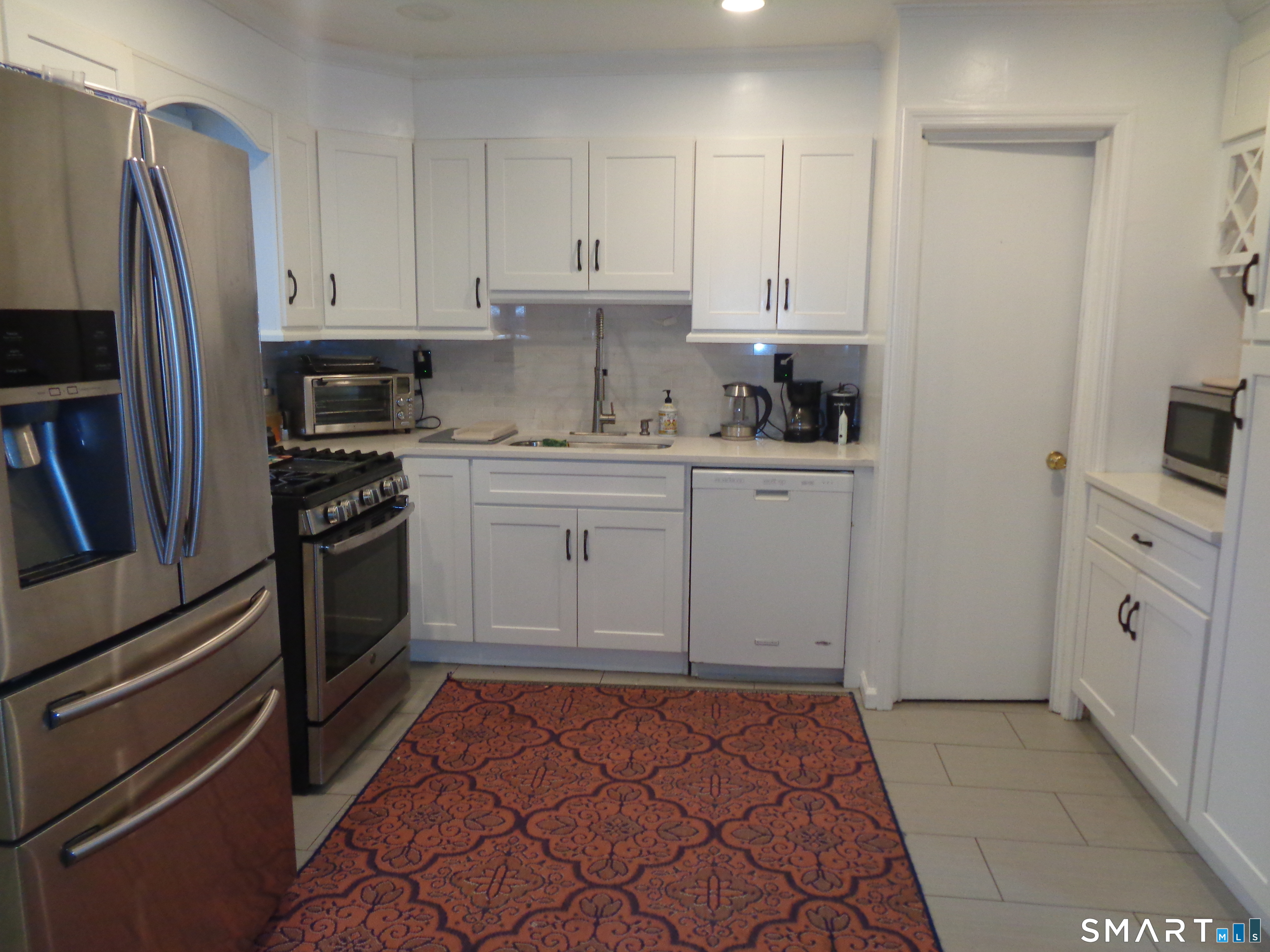 151 Sun Dance Road Stamford, CT 06905 - Photo 6 of 19