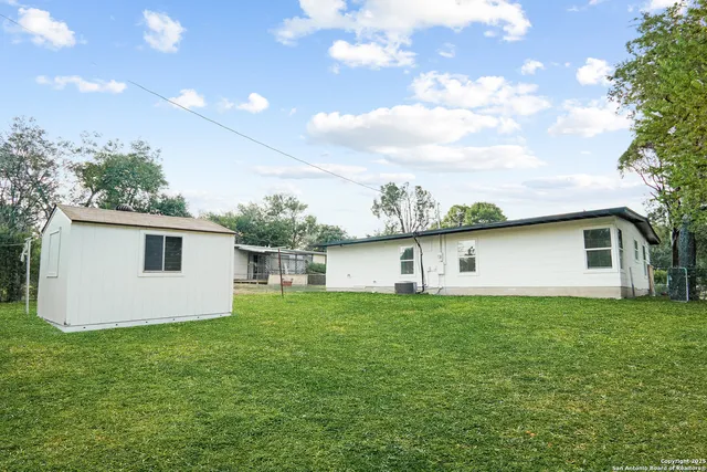 $1,800 | 462 Springwood Lane, San Antonio, TX 78216