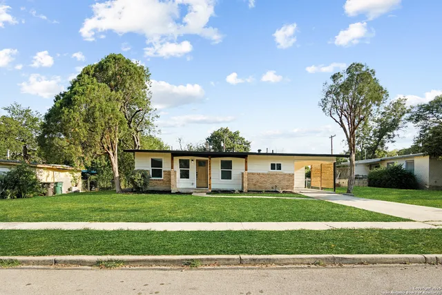 $1,800 | 462 Springwood Lane, San Antonio, TX 78216