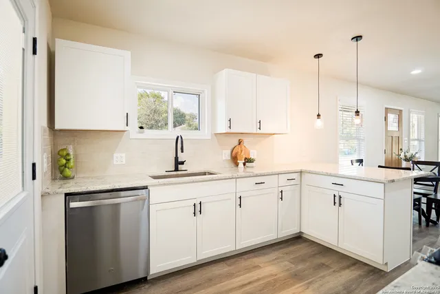 $1,800 | 462 Springwood Lane, San Antonio, TX 78216