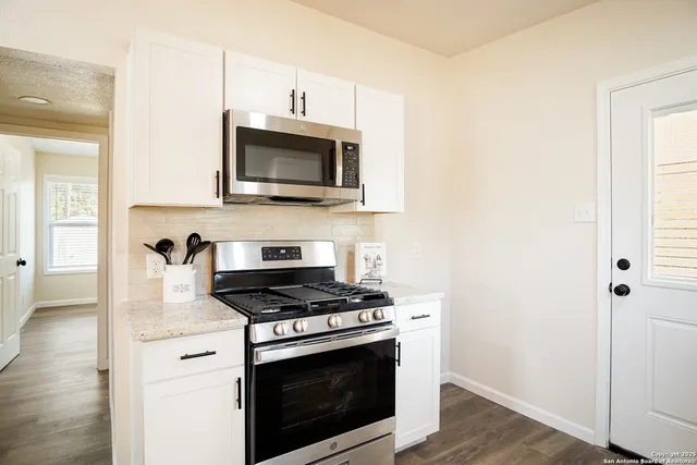 $1,800 | 462 Springwood Lane, San Antonio, TX 78216