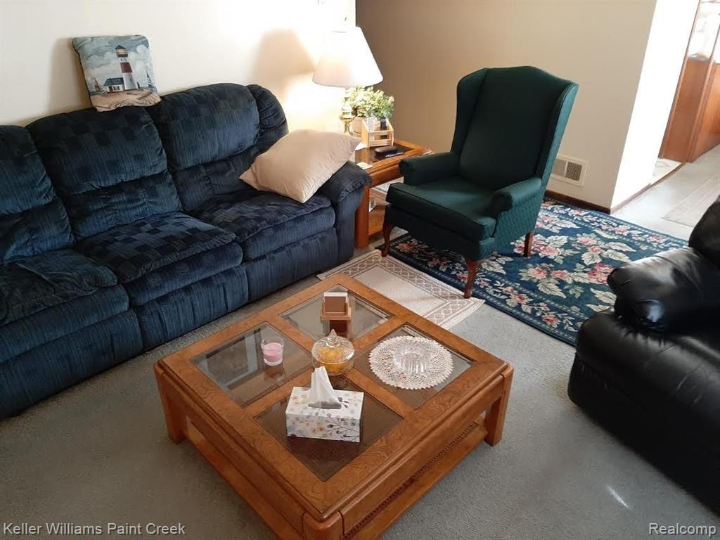451 Maxwell Road Pontiac, MI 48342 - Photo 8 of 20
