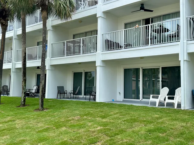 a view of a park with palm trees