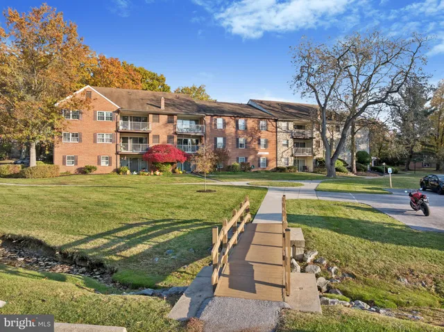a view of a house with a big yard