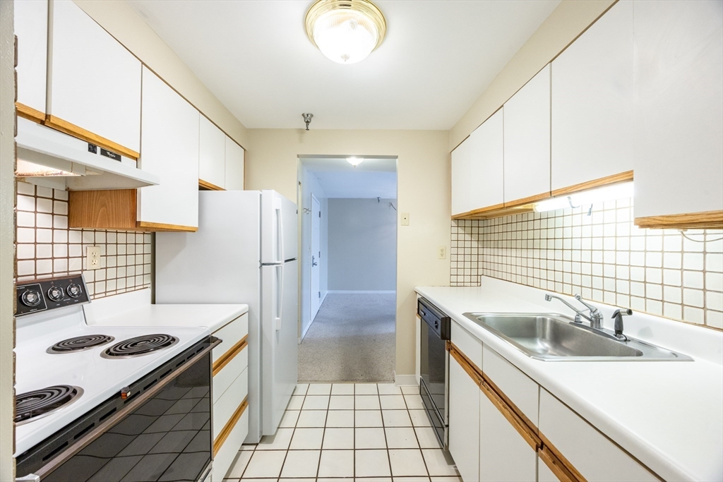 750 Davol Street, Unit 214 Fall River, MA 02720 - Photo 5 of 17