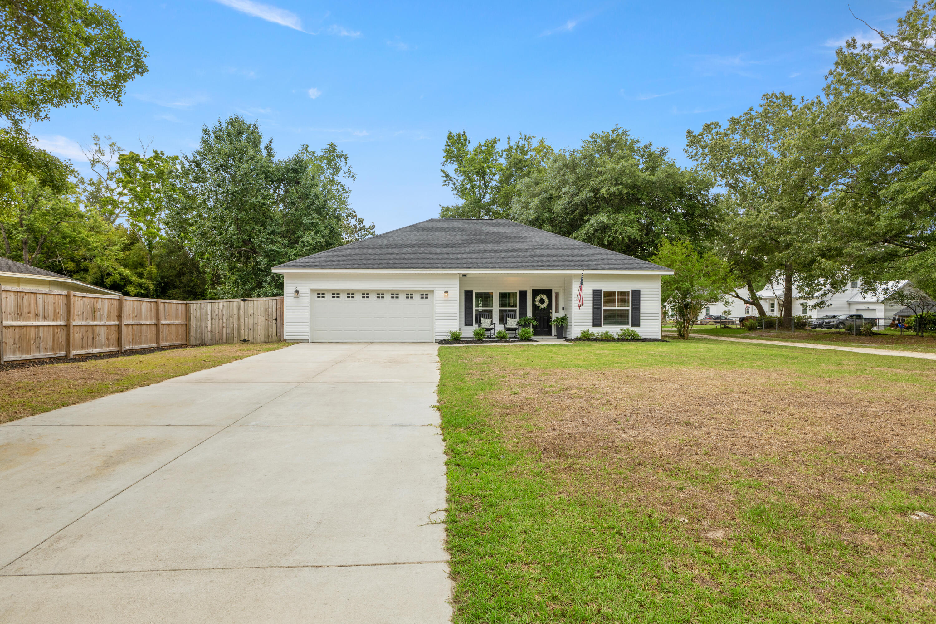 204 Read Street Moncks Corner, SC 29461 - Photo 3 of 25 Front double car driveway!