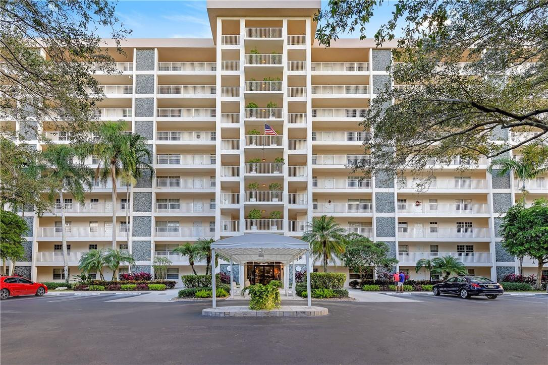3520 Oaks Way, Unit 607 Pompano Beach, FL 33069 - Photo 1 of 31 Photo 1
