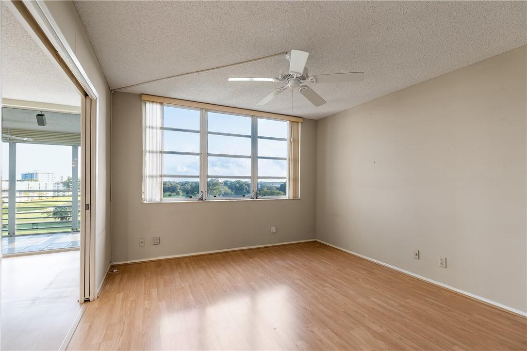 3520 Oaks Way, Unit 607 Pompano Beach, FL 33069 - Photo 19 of 31 Photo 19