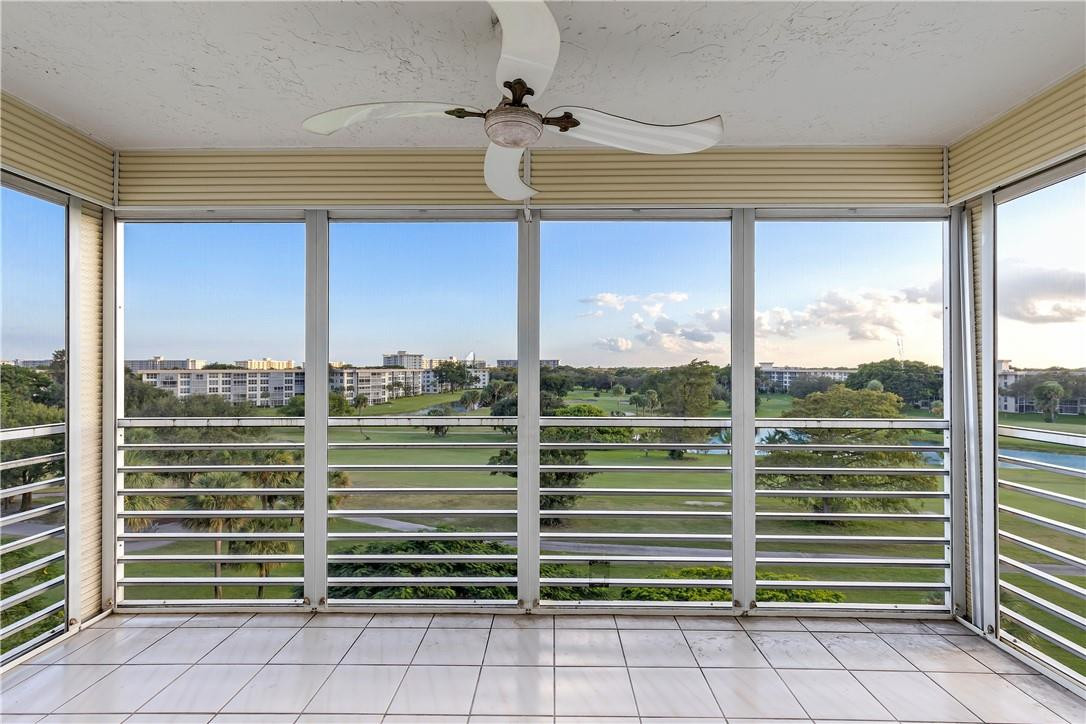 3520 Oaks Way, Unit 607 Pompano Beach, FL 33069 - Photo 2 of 31 Photo 2