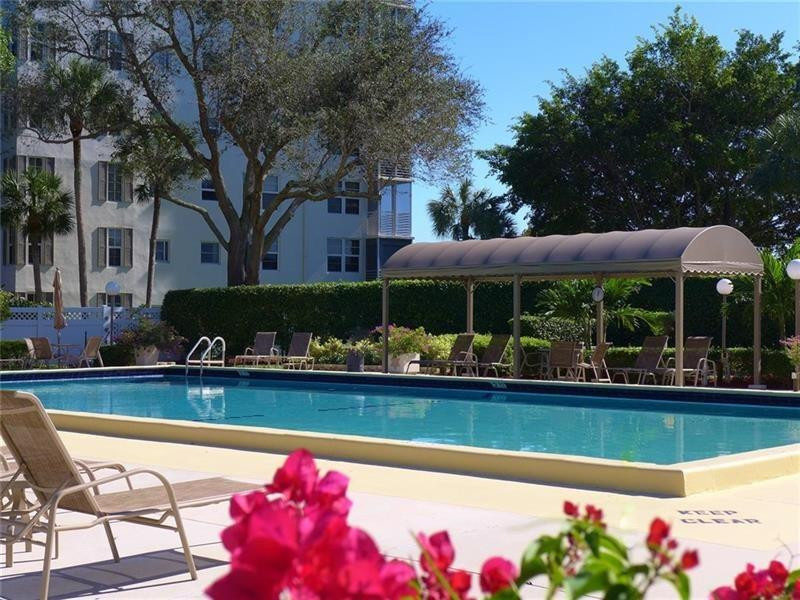 3520 Oaks Way, Unit 607 Pompano Beach, FL 33069 - Photo 22 of 31 Photo 22