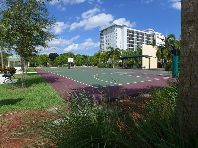 3520 Oaks Way, Unit 607 Pompano Beach, FL 33069 - Photo 23 of 31 Photo 23