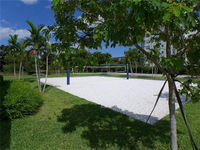 3520 Oaks Way, Unit 607 Pompano Beach, FL 33069 - Photo 26 of 31 Photo 26