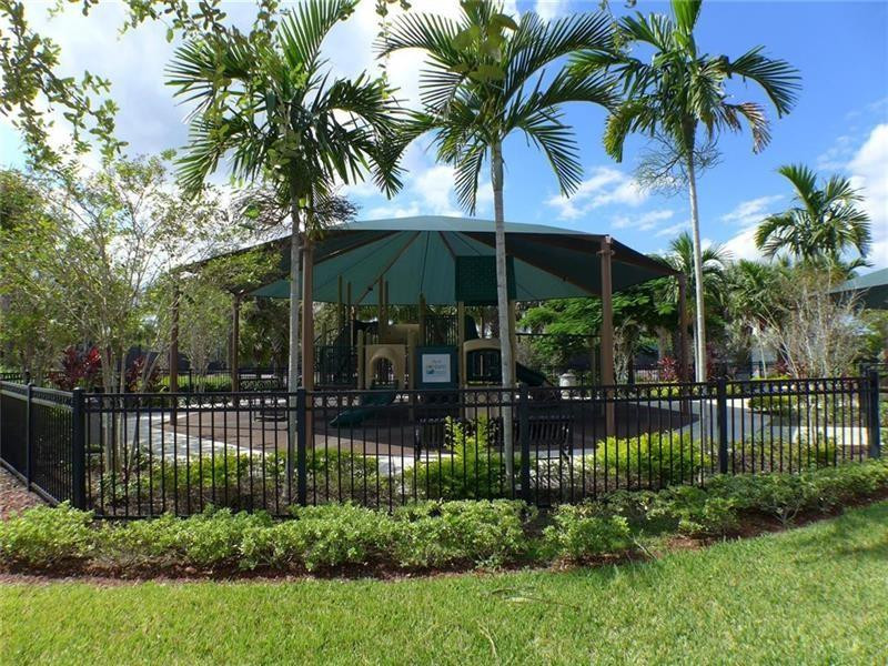 3520 Oaks Way, Unit 607 Pompano Beach, FL 33069 - Photo 27 of 31 Photo 27