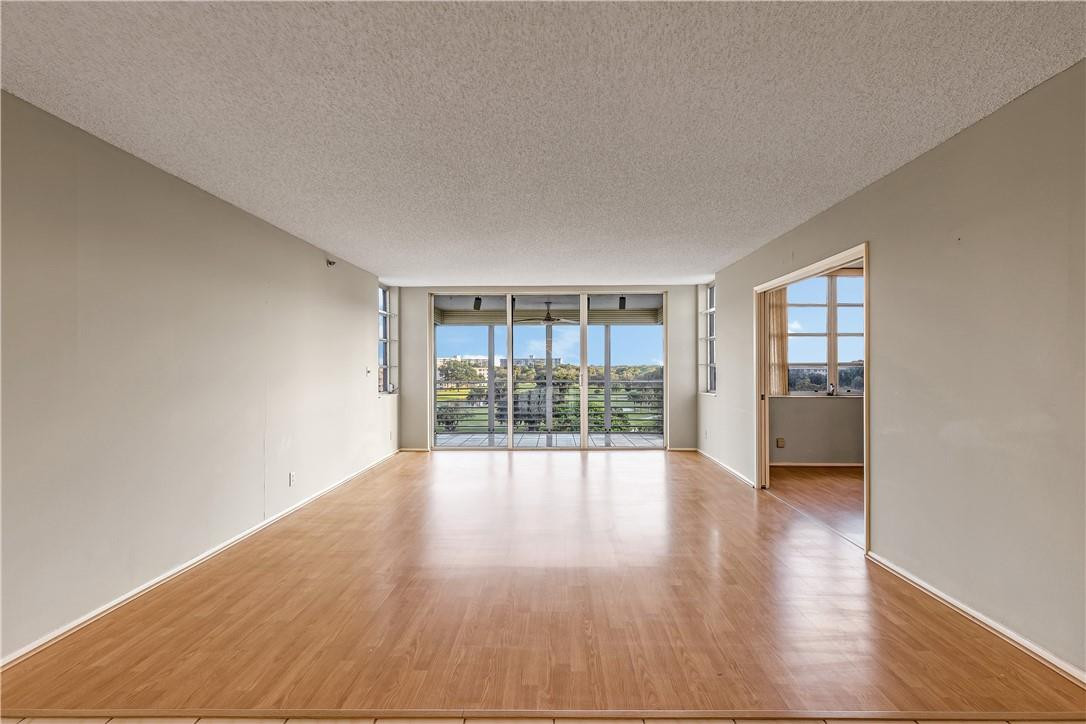 3520 Oaks Way, Unit 607 Pompano Beach, FL 33069 - Photo 5 of 31 Photo 5