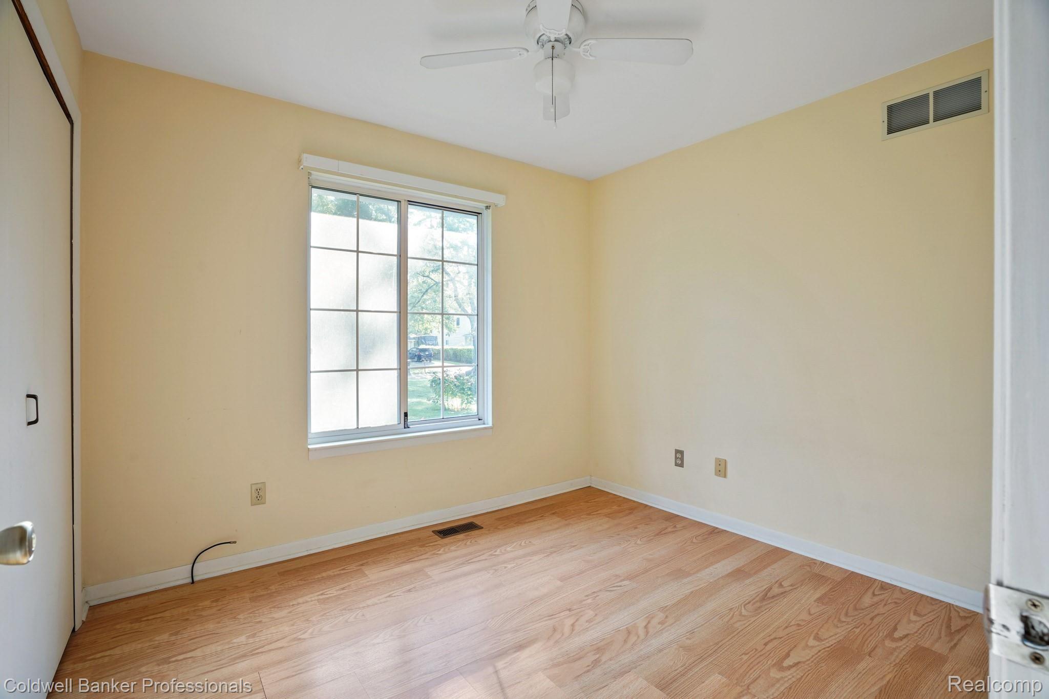 3070 Greenwood Street Rochester, MI 48309 - Photo 14 of 26 Bedroom 2