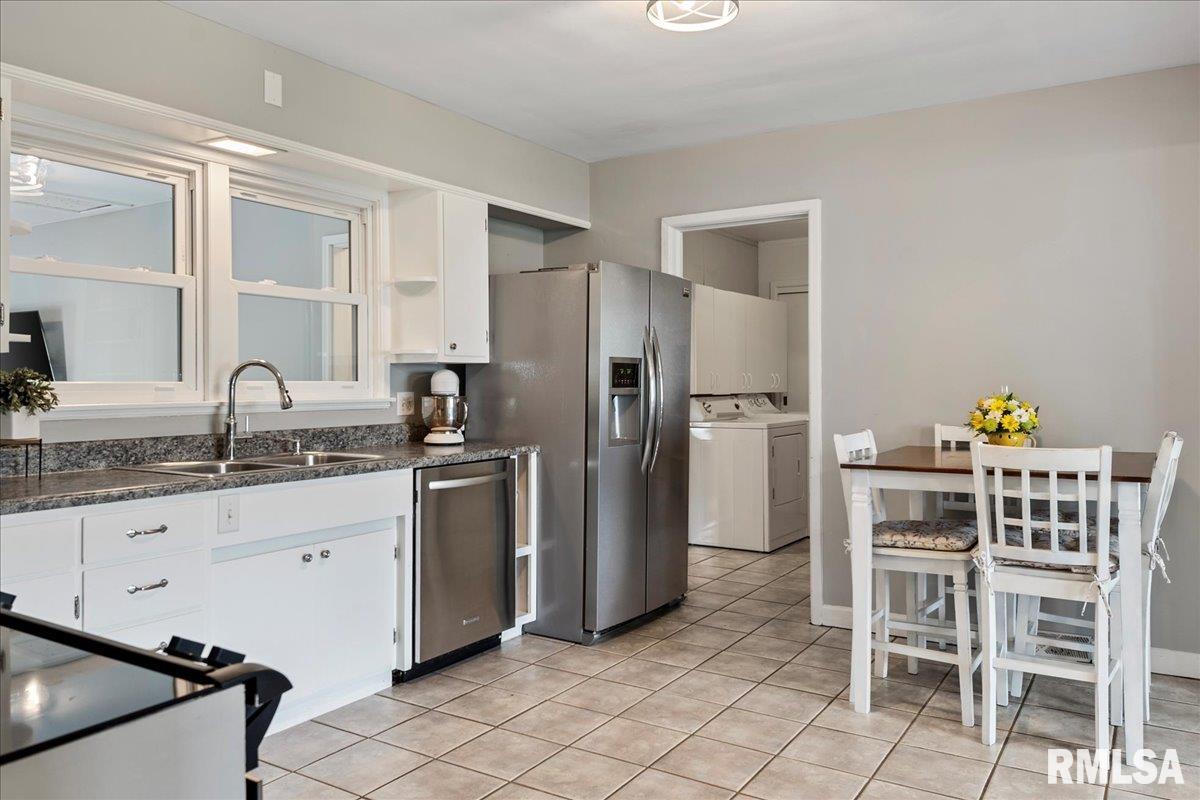 524 East Mill Street Rochester, IL 62563 - Photo 12 of 35