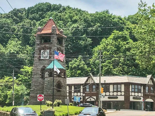 $7,450 | 333 Warner Avenue, Unit 414, Roslyn, NY 11577