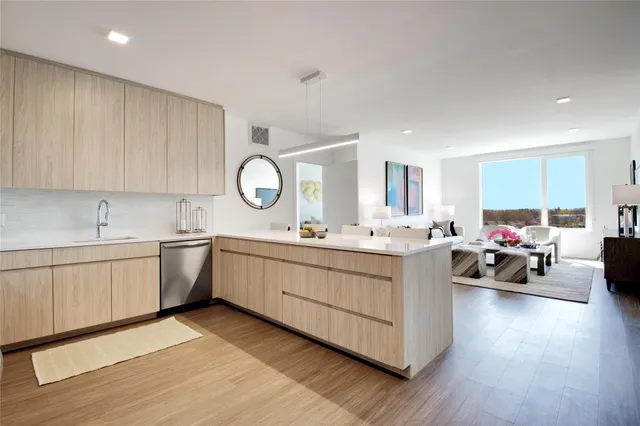 $7,450 | 333 Warner Avenue, Unit 414, Roslyn, NY 11577