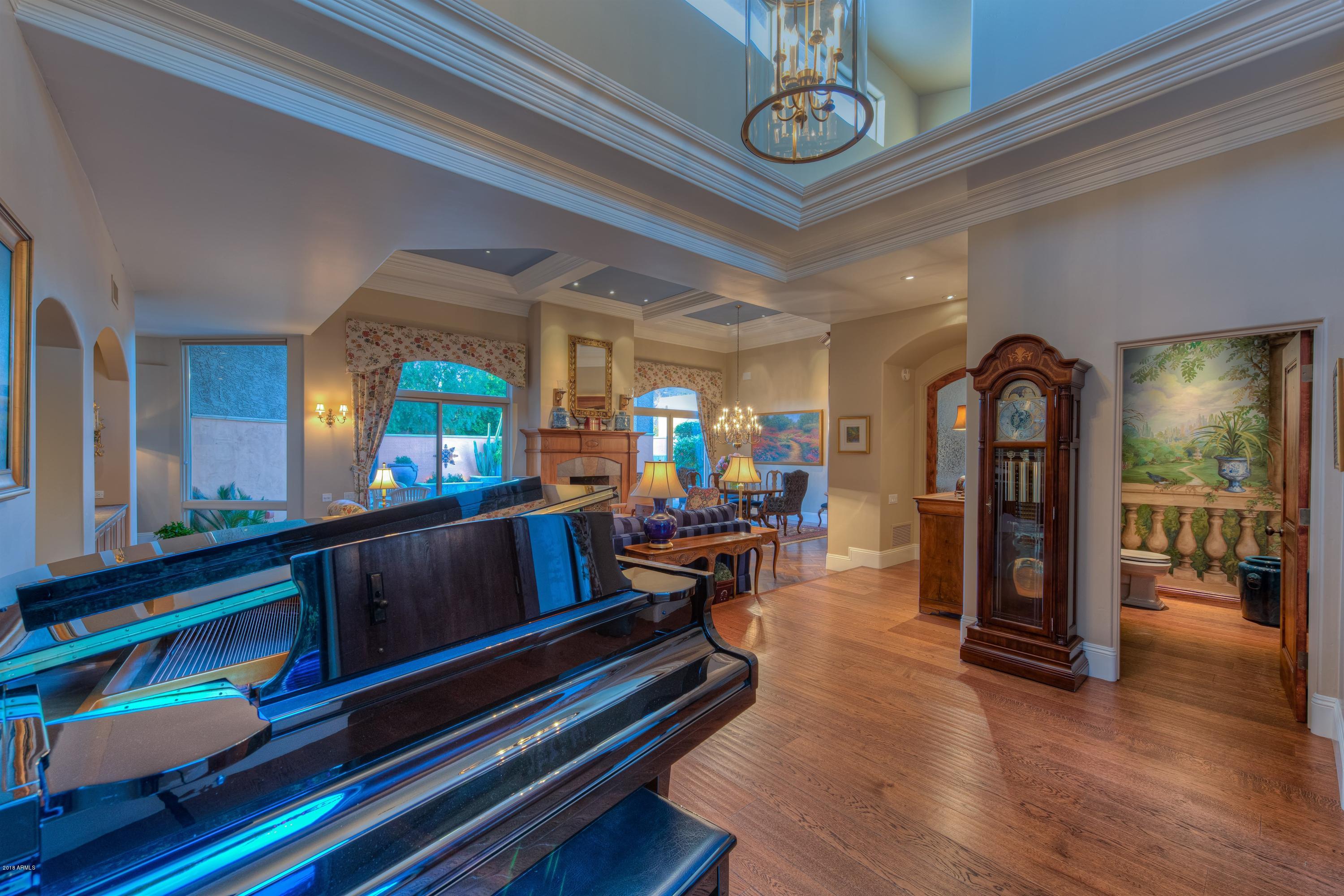 4450 East Camelback Road, Unit 9 Phoenix, AZ 85018 - Photo 5 of 41 006_Great Entertaining Space