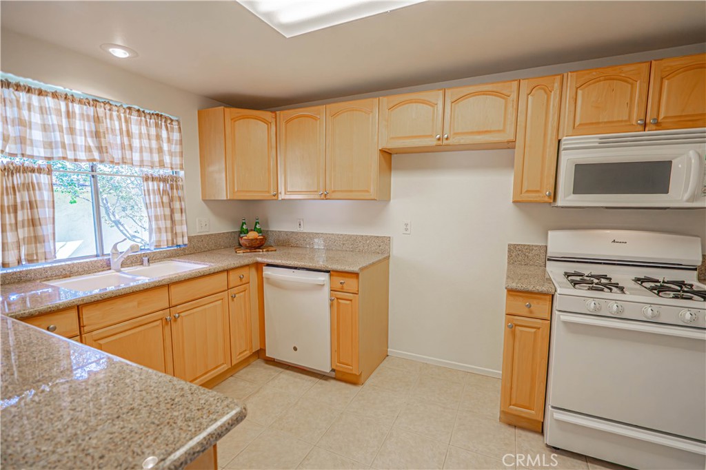 19433 Oak Crossing Road Newhall, CA 91321 - Photo 8 of 35