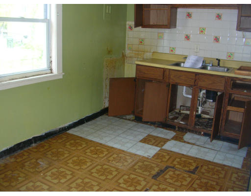 42-44 Fernwold Street Springfield, MA 01104 - Photo 3 of 11 Gallery Image 3