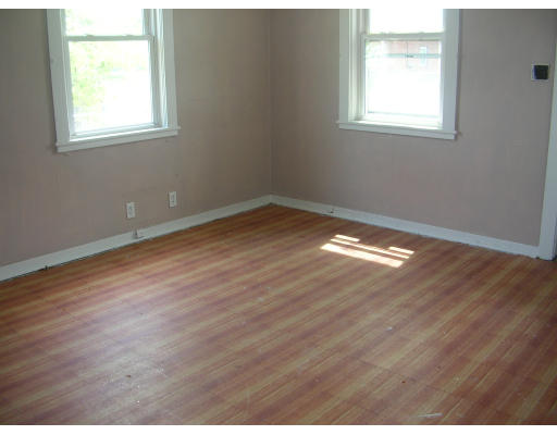 42-44 Fernwold Street Springfield, MA 01104 - Photo 9 of 11 Gallery Image 9
