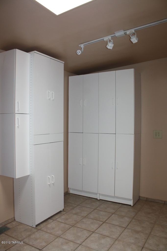 613 West Limberlost Drive Tucson, AZ 85705 - Photo 4 of 20