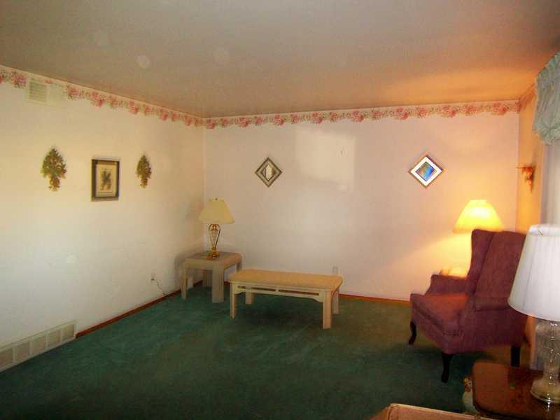 67 Palace Avenue McKees Rocks, PA 15136 - Photo 4 of 12 Living Room.