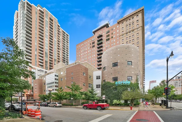 $305,000 | 40 East 9th Street, Unit 1005, Chicago, IL 60605