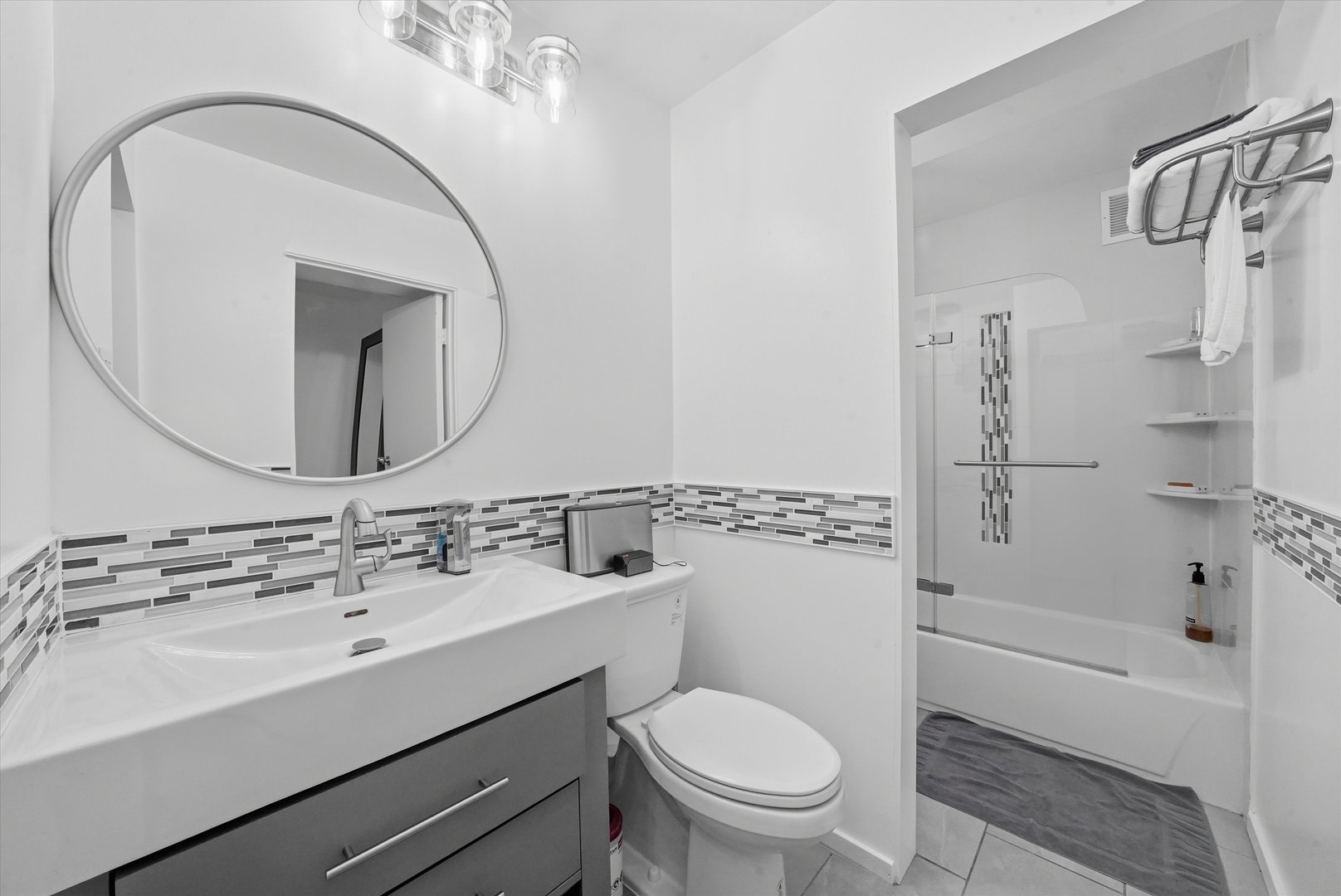 40 East 9th Street, Unit 1005 Chicago, IL 60605 - Photo 12 of 30 a bathroom with a sink a toilet and a mirror