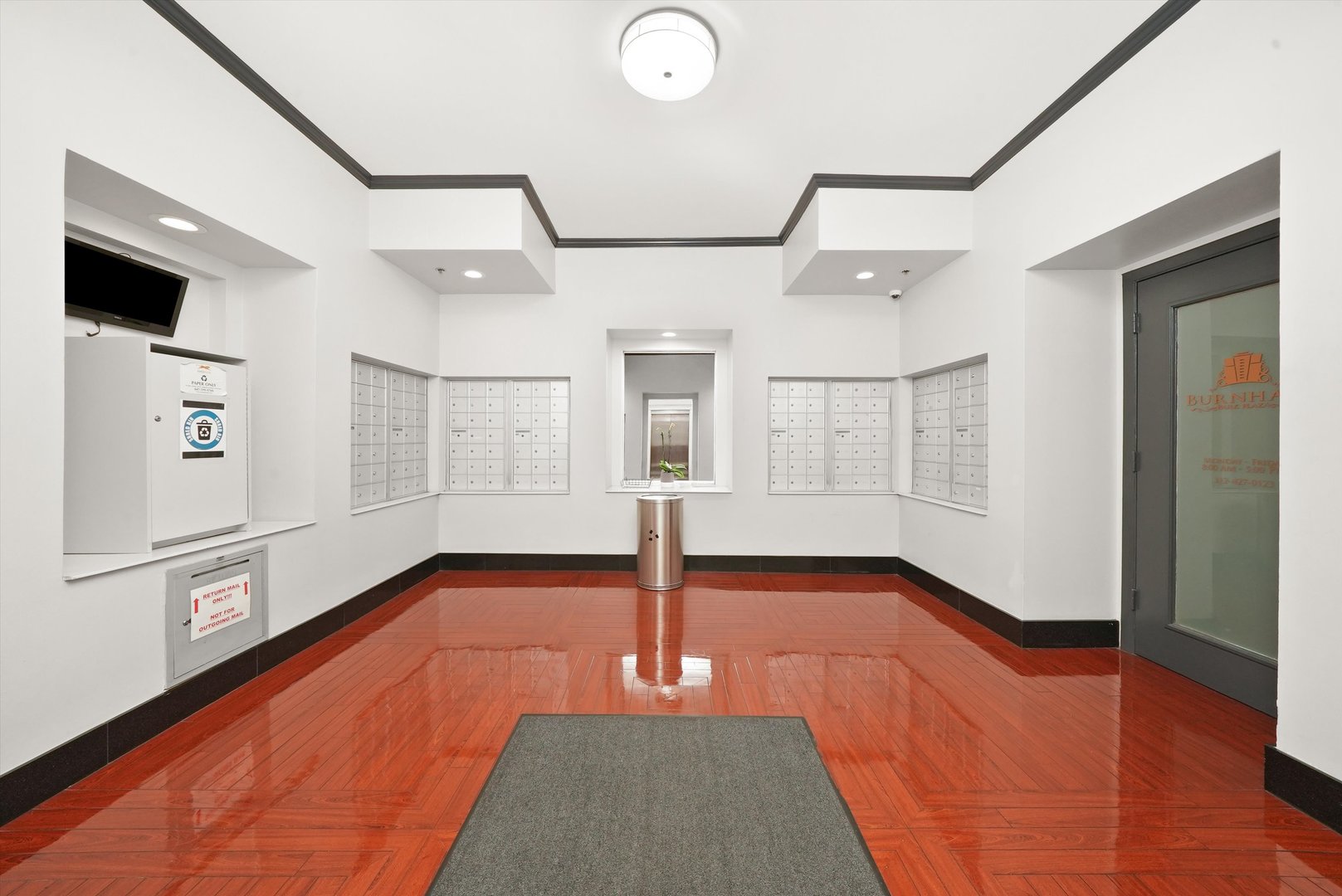 40 East 9th Street, Unit 1005 Chicago, IL 60605 - Photo 19 of 30 wooden floor in an empty room with a window