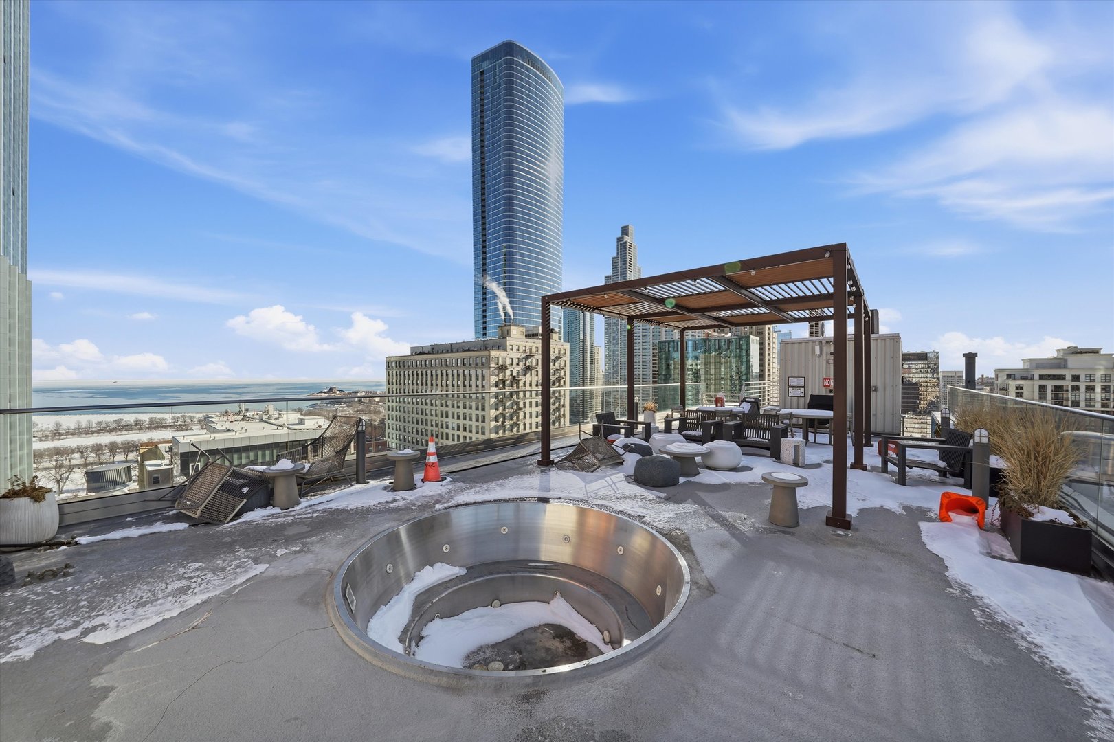 40 East 9th Street, Unit 1005 Chicago, IL 60605 - Photo 20 of 30 a view of roof deck with sitting area