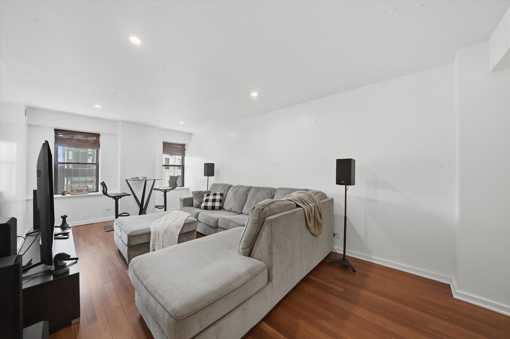 40 East 9th Street, Unit 1005 Chicago, IL 60605 - Photo 8 of 30 a living room with furniture and a flat screen tv
