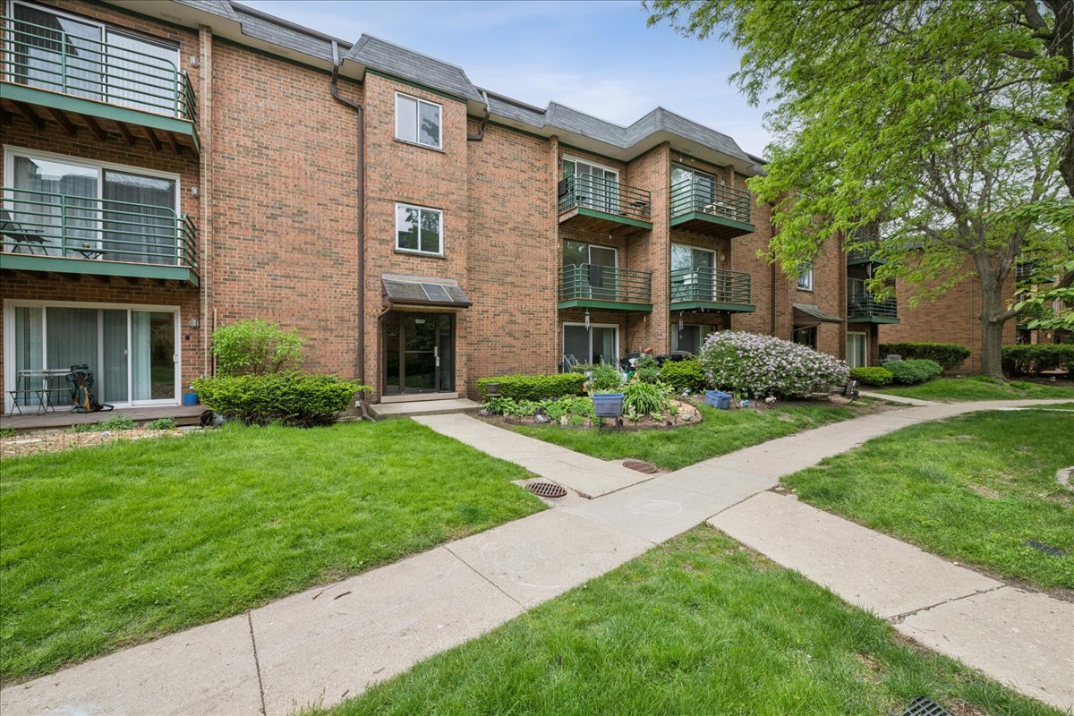 920 Casey Court, Unit 5 Schaumburg, IL 60173 - Photo 1 of 15